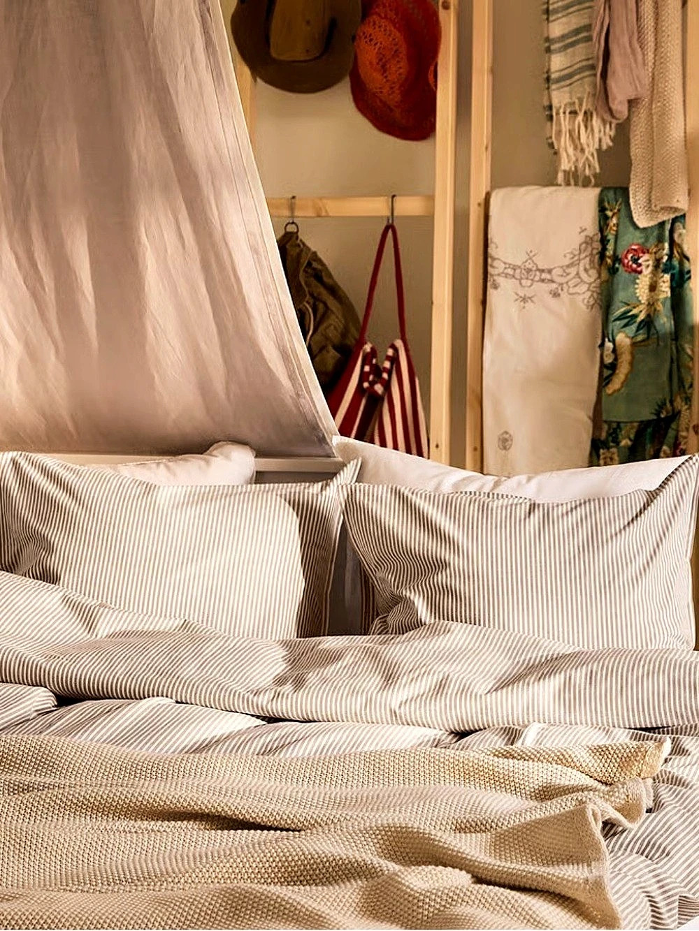 IKEA SOLFIBBLA King Size Duvet cover + two king pillowcases Striped White Beige